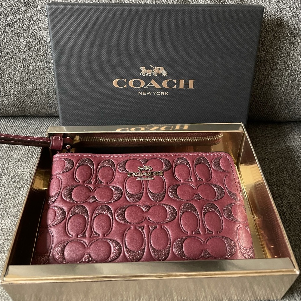 Brand new—Coach Boxed Corner Zip Wristlet